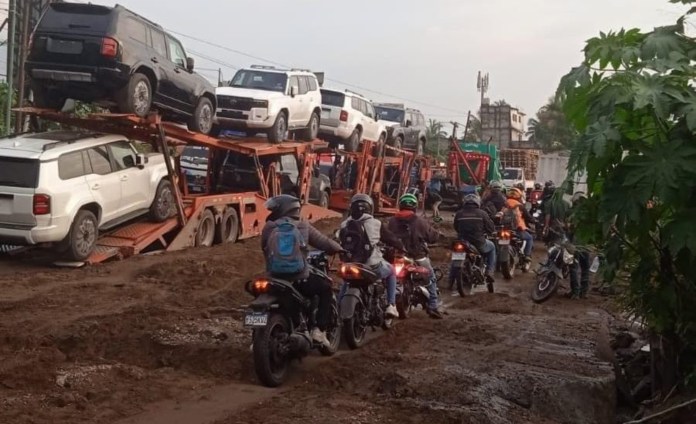 Deslizamiento de tierra en el km 31 al Pacífico imposibilita movilidad vehicular.