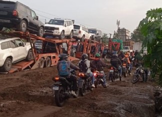 Deslizamiento de tierra en el km 31 al Pacífico imposibilita movilidad vehicular.