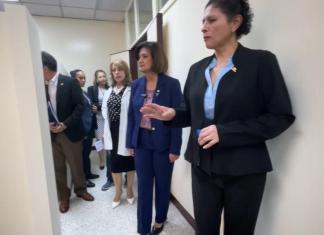 Vicepresidenta Herrera inauguró clínica especializada para adultos de la tercera edad. Foto La Hora: Vicepresidencia.