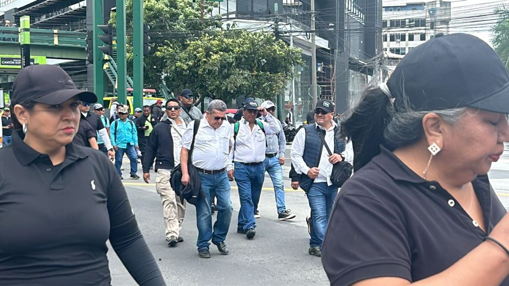 En imágenes: Así se blindó Joviel Acevedo durante la manifestación