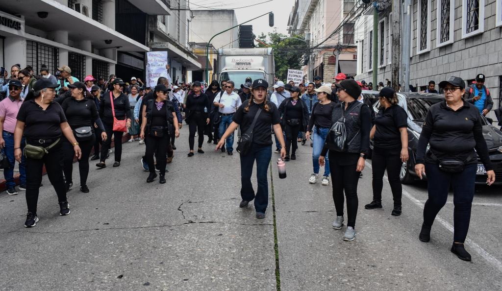 En imágenes: Así se blindó Joviel Acevedo durante la manifestación