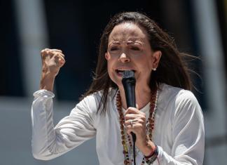 La líder opositora venezolana María Corina Machado durante una manifestación en Caracas, Venezuela. Foto: La Hora / EFE- Ronald Peña