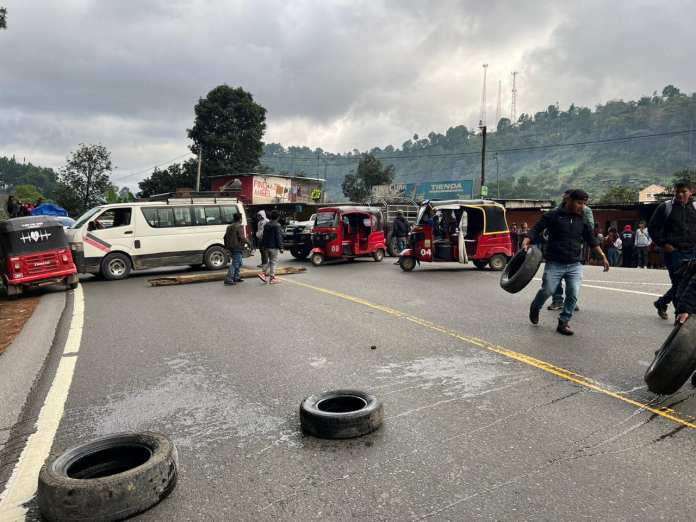 Bloqueo en Alta Verapaz. Foto: Central de Noticia Chicamán.
