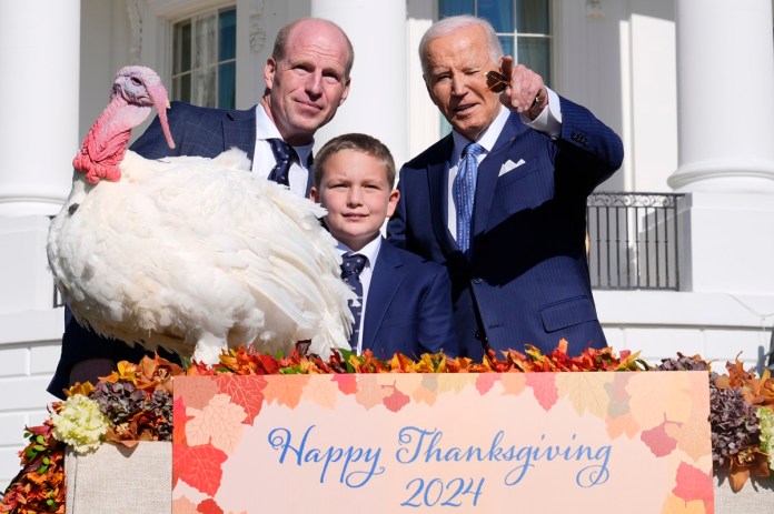 Joe Biden realiza el indulto al pavo en su última temporada navideña en la casa blanca