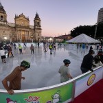 Guatemaltecos disfrutan de la pista de hielo en el Festival Navideño 2024. Foto: La Hora: Jose Orozco