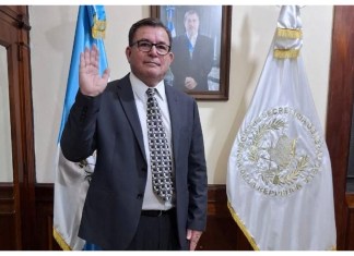 Juramentaron a Edwin Cardona como Viceministro de Infraestructura del CIV. Foto La Hora: Presidencia