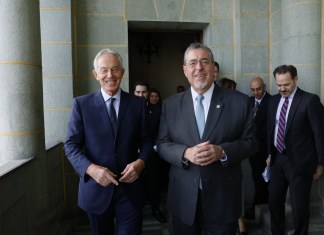 Bernardo Arévalo sostuvo un encuentro con Anthony Blair, ex primer ministro del Reino Unido