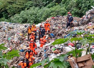 Localizan cuerpo sin vida de menor que fue arrastrada por alud en basurero de San Pedro Yepocapa Foto: Oficial- Bomberos Voluntarios