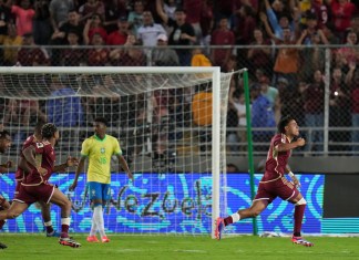 Telasco Segovia, de la selección de Venezuela, festeja luego de anotar ante Brasil en un partido de la eliminatoria mundialista, el jueves 14 de noviembre de 2024 Foto: La Hora/AP