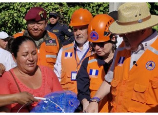 Entregan raciones de alimentos en cinco departamentos afectados por la tormenta tropical "Sara". Foto La Hora: Conred