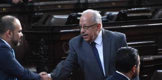 El canciller Carlos Ramiro Martínez a su ingreso en el Congreso para su interpelación. Foto La Hora: Fabricio Alonzo