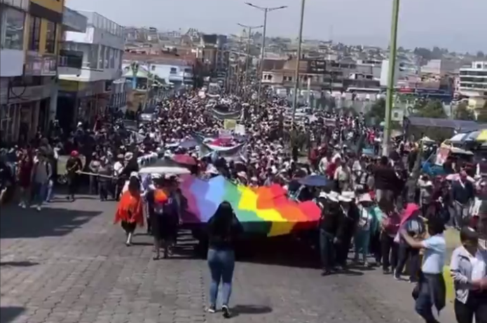 Manifestantes de Ecuador protestan por apagones y ciris del país
