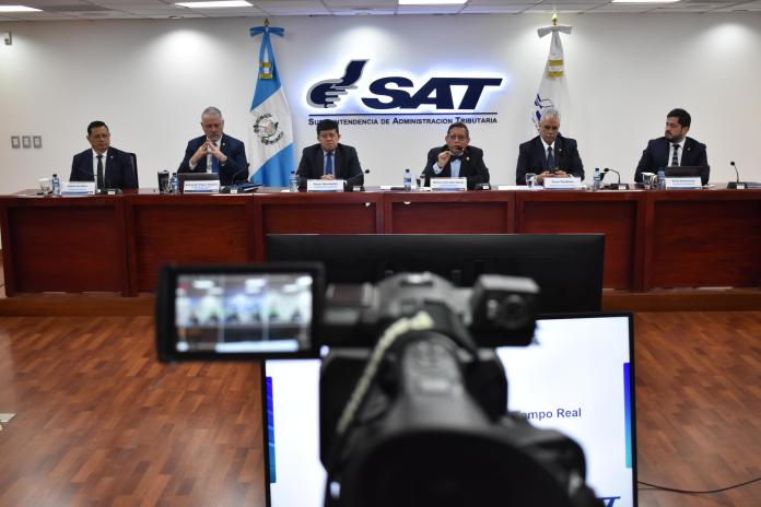 Autoridades de la SAT