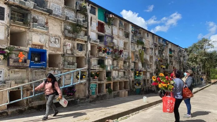 Cementerios Los cuerpos de socorro hacen llamado para atender medidas de prevención y evitar incidentes. Foto La Hora: Archivo.
