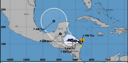 TORMENTA TROPICAL SARA SE UBICA A 575 KILÓMETROS DE IZABAL. Foto La Hora: CONRED