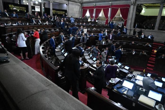 Diputados de varias bancadas apoyaron en noviembre pasado el aumento a su salario. Foto: La Hora