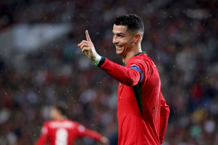 Cristiano Ronaldo, de Portugal, hace un gesto durante el partido de la Liga de Naciones, disputado el viernes 15 de noviembre de 2024, ante Polonia en Oporto Foto: La Hora/AP