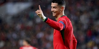 Cristiano Ronaldo, de Portugal, hace un gesto durante el partido de la Liga de Naciones, disputado el viernes 15 de noviembre de 2024, ante Polonia en Oporto Foto: La Hora/AP