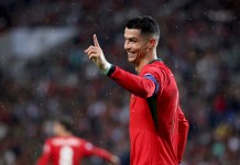 Exseleccionador de Portugal asegura que CR7 «tiene condiciones para ganar el próximo Mundial» Cristiano Ronaldo, de Portugal, hace un gesto durante el partido de la Liga de Naciones, disputado el viernes 15 de noviembre de 2024, ante Polonia en Oporto Foto: La Hora/AP