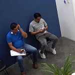 Agentes del DEIC se presentaron a las oficinas de La Hora.