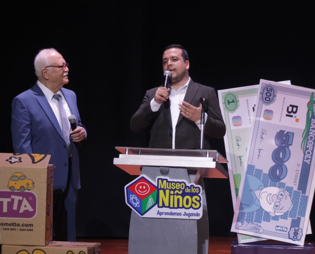 Marco Antonio Dorigoni González (Izq.) y Andrés Dorigoni durante la presentación. Foto La Hora: José Orozco.