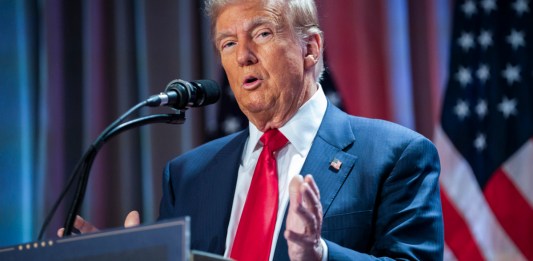 El virtual presidente electo, Donald Trump, durante una reunión con la bancada republicana en la Cámara de Representantes, el 13 de noviembre de 2024, en Washington. Foto La Hora: AP