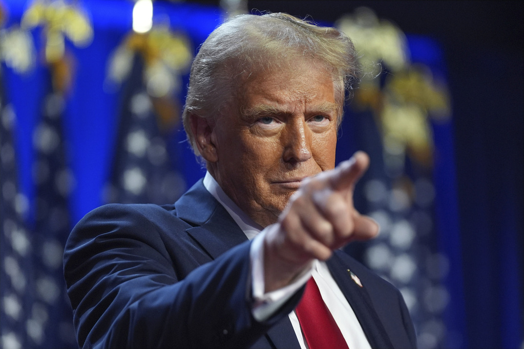 El candidato republicano a la presidencia de Estados Unidos, Donald Trump, a su llegada a una fiesta de su campaña en el Centro de Convenciones Palm Beach, el 6 de noviembre de 2024, en West Palm Beach, Florida. (AP Foto/Evan Vucci)