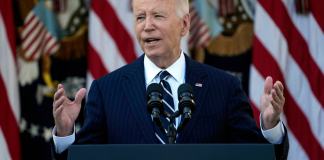 El presidente Joe Biden habla en el jardín de rosas de la Casa Blanca en Washington. Foto La Hora (Foto APSusan Walsh)