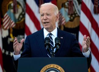 El presidente Joe Biden habla en el jardín de rosas de la Casa Blanca en Washington. Foto La Hora (Foto APSusan Walsh)