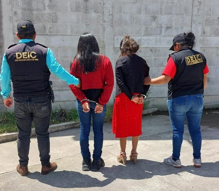 PNC capturó a dos mujeres vinculadas a muerte de menor de 3 años el 9 de octubre pasado. Foto La Hora: PNC