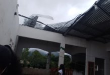 Los fuertes vientos levantaron los techos de lámina en varias casas en Moyuta, Jutiapa. Foto La Hora: Conred.