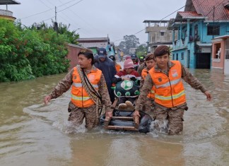 Evacuación de familias afectas por inundaciones en Alta Verapaz.