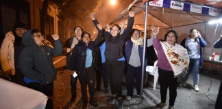 Un grupo de salubristas celebra la aprobación del presupuesto 2025