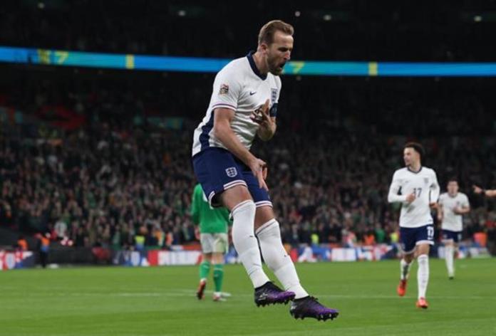 El inglés Harry Kane celebra el 1-0 de penalti durante el partido de la UEFA Nations League que han disputado Inglatera y República de Irlanda en Wembley, Londres, Reino Unido. Foto: La Hora/AP