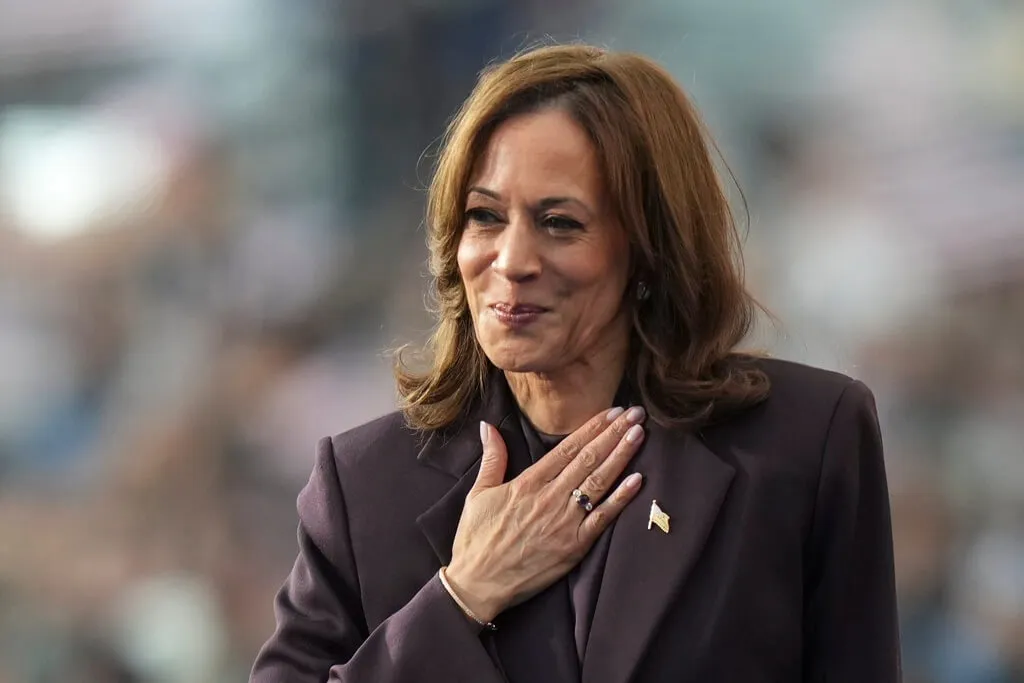 Kamala Harris durante discurso de concesión de las elecciones presidenciales de 2024. Foto La Hora (Foto APStephanie Scarbrough)