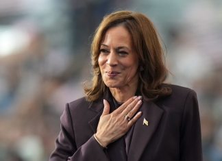 Kamala Harris durante discurso de concesión de las elecciones presidenciales de 2024. Foto La Hora (Foto APStephanie Scarbrough)