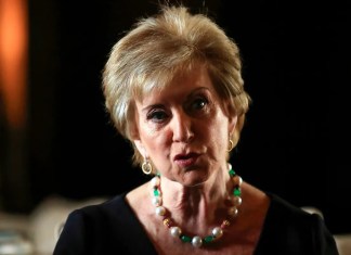 Trump elige a Linda McMahon, ex ejecutiva de lucha libre, como secretaria de Educación