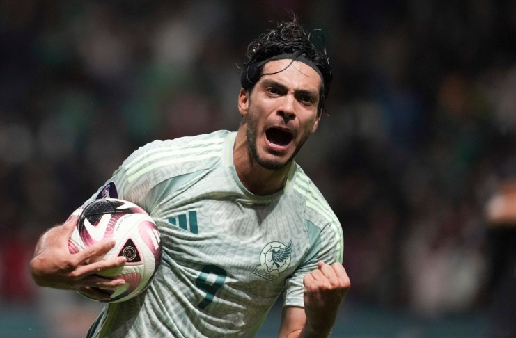 El mexicano Raúl Jiménez celebra el gol que marcó ante Hodnruas por la Liga de Naciones de la CONCACAF en el estadio Nemesio Díez en Toluca, México, el martes 19 de noviembre de 2024. Foto La Hora/ AP