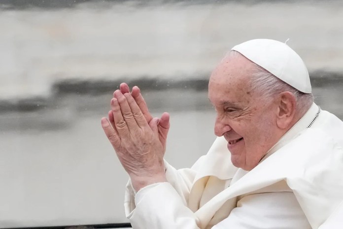 Modificación de ritos funerarios papales realizados por el papa Francisco