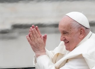 Modificación de ritos funerarios papales realizados por el papa Francisco