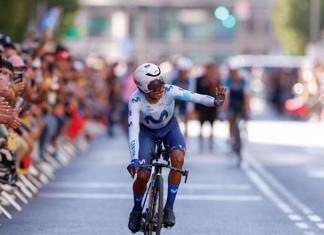 El ciclista combiano Nairo Quintana durante la contrarreloj individual de la última etapa de la 79 Vuelta a España que completó con Movistar, su último equipo. EFE/ Javier Lizón