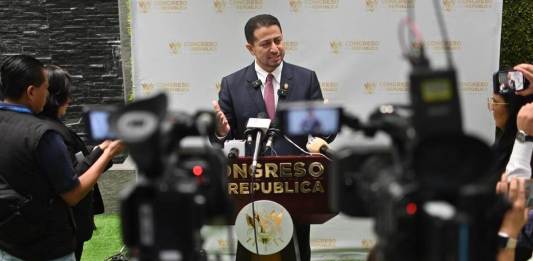 El presidente del organismo Legislativo, Nery Ramos, expresa su apoyo a la nueva ley de la PNC. Foto La Hora: Fabricio Alonzo