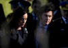 El presidente de Argentina, Javier Milei, a la derecha, y la vicepresidenta, Victoria Villarruel, en una ceremonia en honor a policías caídos, en Buenos Aires, Argentina, el 2 de julio de 2024. Foto: La Hora/AP