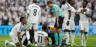 Rodrygo (C), lesionado durante el partido del sábado ante Osasuna. Foto: La Hora/ EFE