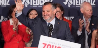 El senador republicano de Texas Ted Cruz habla durante una fiesta del partido la noche electoral, el martes 5 de noviembre de 2024 en el Marriott Marquis de Houston. (AP Foto/LM Otero)