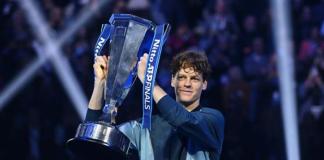 Jannik Sinner levanta el título de la ATP Finals de Turín, Italia. Foto: La Hora/AP