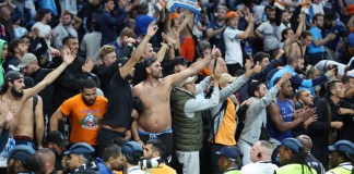 Foto del miércoles 7 de septiembre del 2024, aficionados del Tottenham alientan a su equipo en el encuentro de la Liga de Campeones ante el Marsella. Foto: La Hora/ AP