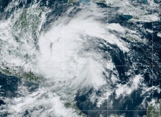 Foto satelital de la tormenta Sara sobre Centroamérica y el Caribe. Foto de GOES-East GeoGolor tomada el 14 de noviembre del 2024 a las 1:03 p.m. EST y entregada por la Oficina Nacional de Administración Oceánica y Atmosférica de Estados Unidos. Foto: La Hora/AP