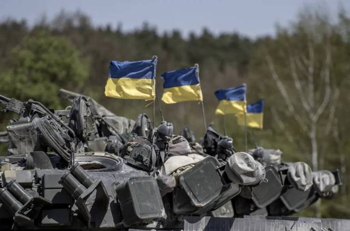 Armamento ucraniano en acción en el conflicto contra Rusia. Foto La Hora: EFE