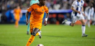 El jugador del Real Madrid Vinicius Junior corre con el balón durante un partido de la Liga española entre el CD Leganés y el Real Madrid en Leganés, en las afueras de Madrid, el domingo 24 de noviembre de 2024. (Foto La Hora/AP